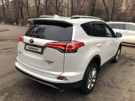 Toyota RAV4 2018 года за 16 500 000 тг. в Алматы – фото 3