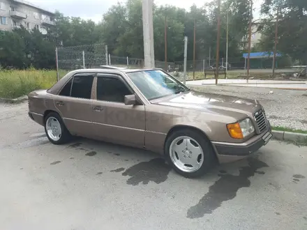 Mercedes-Benz E 320 1993 года за 2 800 000 тг. в Талдыкорган