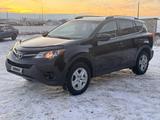 Toyota RAV4 2015 года за 6 800 000 тг. в Актобе – фото 2