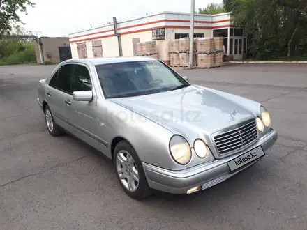 Mercedes-Benz E 240 1998 года за 3 950 000 тг. в Караганда – фото 5