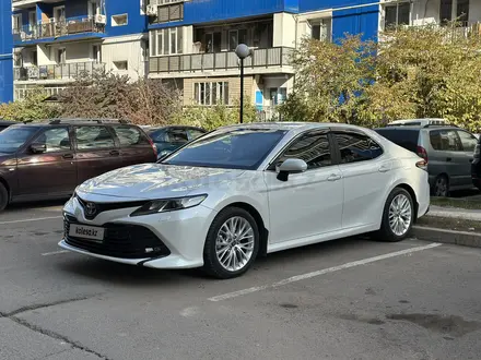 Toyota Camry 2019 года за 13 000 000 тг. в Алматы