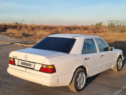 Mercedes-Benz E 200 1989 года за 1 700 000 тг. в Караганда – фото 4