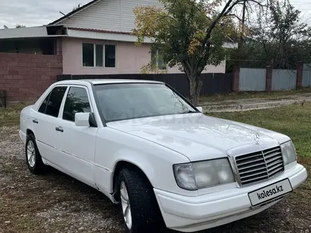 Mercedes-Benz E 230 1990 года за 1 550 000 тг. в Алматы – фото 2