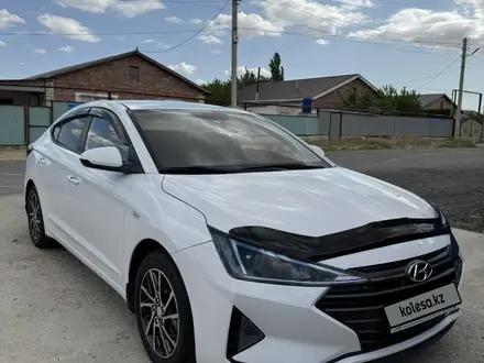 Hyundai Elantra 2019 года за 7 700 000 тг. в Атырау – фото 3
