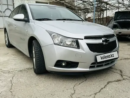 Chevrolet Cruze 2011 года за 3 800 000 тг. в Шымкент – фото 3