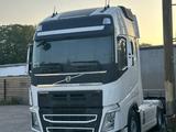 Volvo  FH 2017 года за 35 000 000 тг. в Алматы