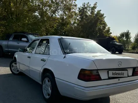 Mercedes-Benz E 200 1992 года за 2 200 000 тг. в Алматы – фото 5