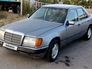 Mercedes-Benz E 230