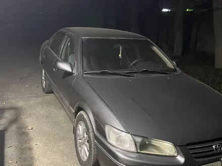 Toyota Camry 1998 года за 3 200 000 тг. в Алматы – фото 2