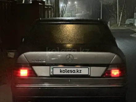 Mercedes-Benz E 230 1992 года за 2 400 000 тг. в Шымкент