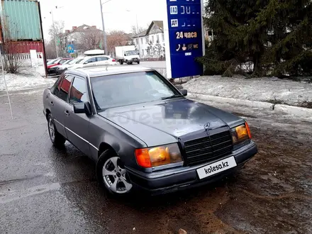 Mercedes-Benz E 200 1993 года за 940 000 тг. в Петропавловск – фото 2