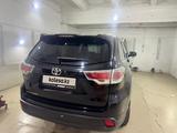 Toyota Highlander 2015 года за 8 000 000 тг. в Актобе – фото 3