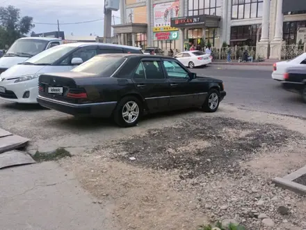 Mercedes-Benz E 200 1992 года за 800 000 тг. в Жанатас