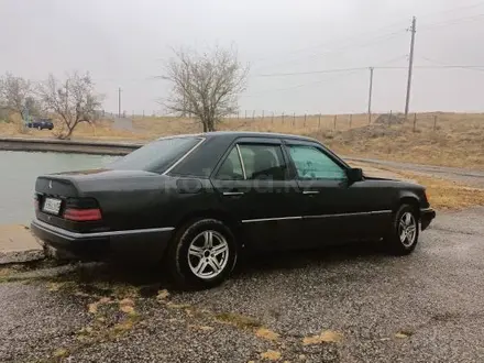 Mercedes-Benz E 200 1992 года за 800 000 тг. в Жанатас – фото 2