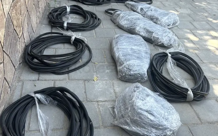 Уплотнитель дверей bmw e39 e60 e90 e65 x5 e70 f10 f30 за 45 000 тг. в Караганда