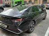 Hyundai Elantra 2023 года за 8 100 000 тг. в Алматы – фото 4