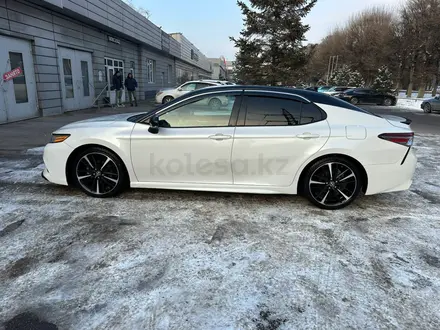 Toyota Camry 2019 года за 17 800 000 тг. в Алматы – фото 5