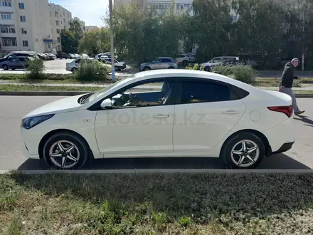 Hyundai Accent 2021 года за 8 000 000 тг. в Кокшетау – фото 2