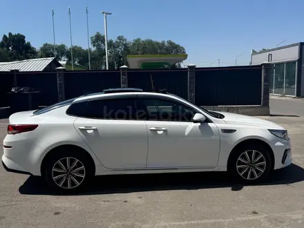Kia K5 2021 года за 8 800 000 тг. в Алматы – фото 17
