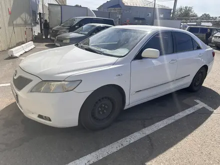 Toyota Camry 2006 года за 4 000 000 тг. в Уральск – фото 2