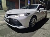 Toyota Camry 2020 года за 13 900 000 тг. в Актау
