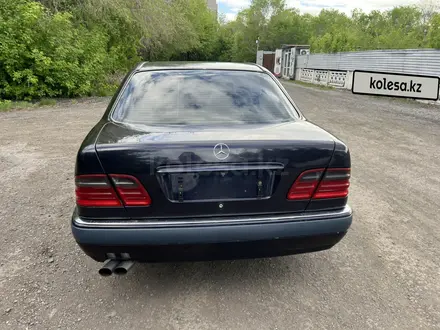 Mercedes-Benz E 280 1996 года за 2 600 000 тг. в Караганда – фото 4
