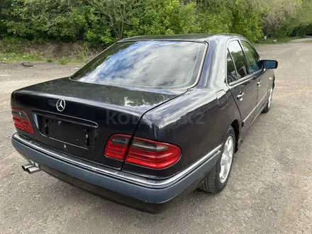 Mercedes-Benz E 280 1996 года за 2 600 000 тг. в Караганда – фото 3