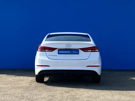 Hyundai Elantra 2018 года за 7 940 000 тг. в Алматы – фото 4