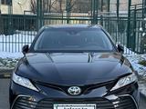 Toyota Camry 2023 года за 21 000 000 тг. в Алматы