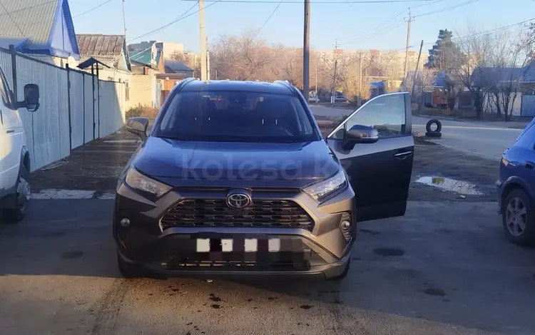 Toyota RAV4 2020 года за 16 600 000 тг. в Актобе