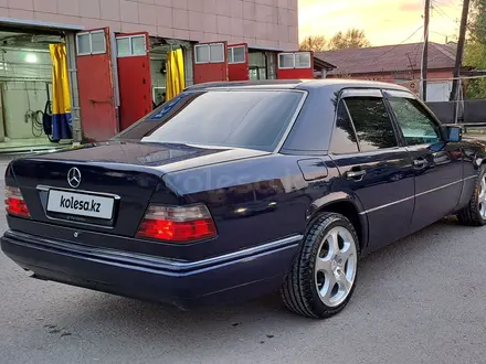 Mercedes-Benz E 280 1995 годаүшін3 200 000 тг. в Алматы – фото 20