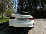 Hyundai Accent 2021 года за 8 000 000 тг. в Шымкент – фото 2