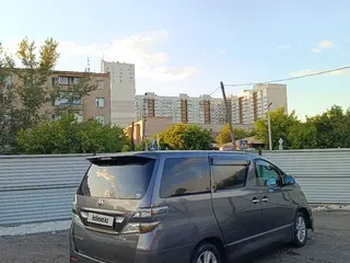 Toyota Vellfire, 2010