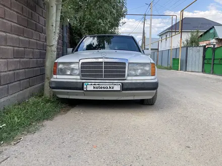 Mercedes-Benz E 220 1992 года за 2 000 000 тг. в Алматы