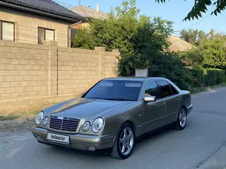 Mercedes-Benz E 320