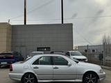 Mercedes-Benz C 200 1994 года за 1 700 000 тг. в Семей – фото 4