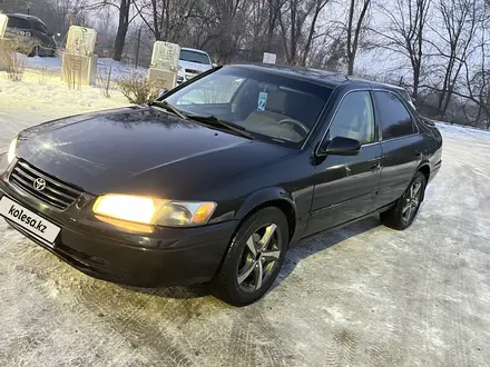 Toyota Camry 1998 года за 3 000 000 тг. в Алматы – фото 11