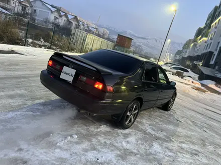 Toyota Camry 1998 года за 3 000 000 тг. в Алматы – фото 2