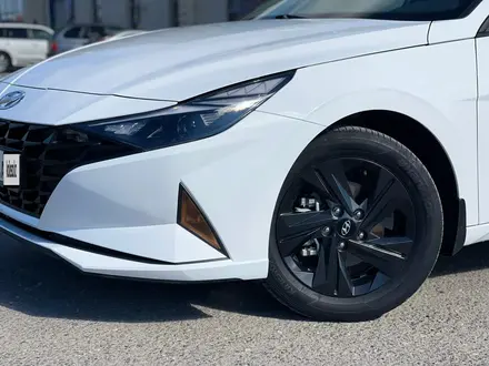 Hyundai Elantra 2021 года за 9 500 000 тг. в Актау – фото 2