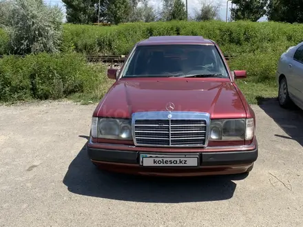 Mercedes-Benz E 230 1991 года за 2 200 000 тг. в Алматы – фото 2