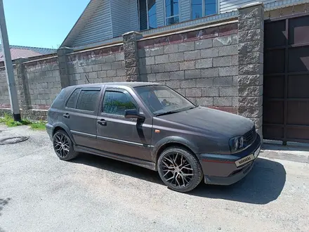 Volkswagen Golf 1995 года за 2 300 000 тг. в Алматы