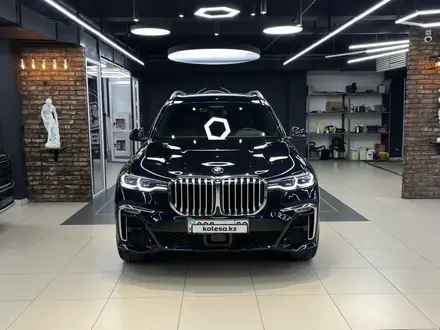 BMW X7 2022 года за 46 000 000 тг. в Алматы