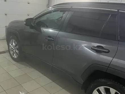 Toyota RAV4 2022 года за 20 600 000 тг. в Актобе – фото 11
