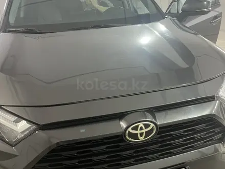 Toyota RAV4 2022 года за 20 600 000 тг. в Актобе – фото 13