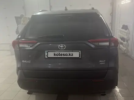 Toyota RAV4 2022 года за 20 600 000 тг. в Актобе – фото 8