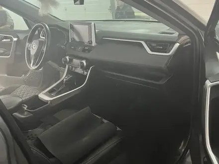 Toyota RAV4 2022 года за 20 600 000 тг. в Актобе – фото 7