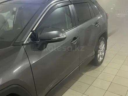 Toyota RAV4 2022 года за 20 600 000 тг. в Актобе – фото 12