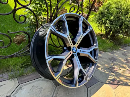 БУ оригинальные диски R21 BMW 741-Style для BMW X5 (G05), BMW X6 (G06) за 555 000 тг. в Алматы – фото 2