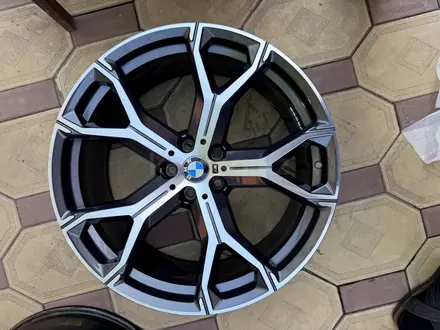 БУ оригинальные диски R21 BMW 741-Style для BMW X5 (G05), BMW X6 (G06) за 555 000 тг. в Алматы – фото 16