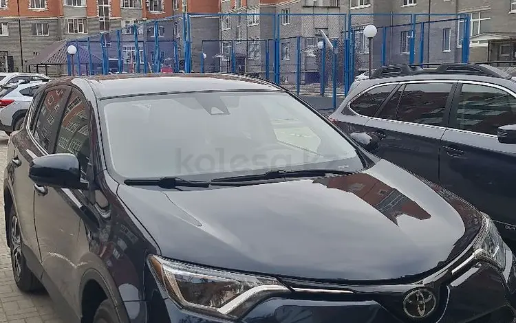 Toyota RAV4 2018 годаfor9 000 000 тг. в Атырау